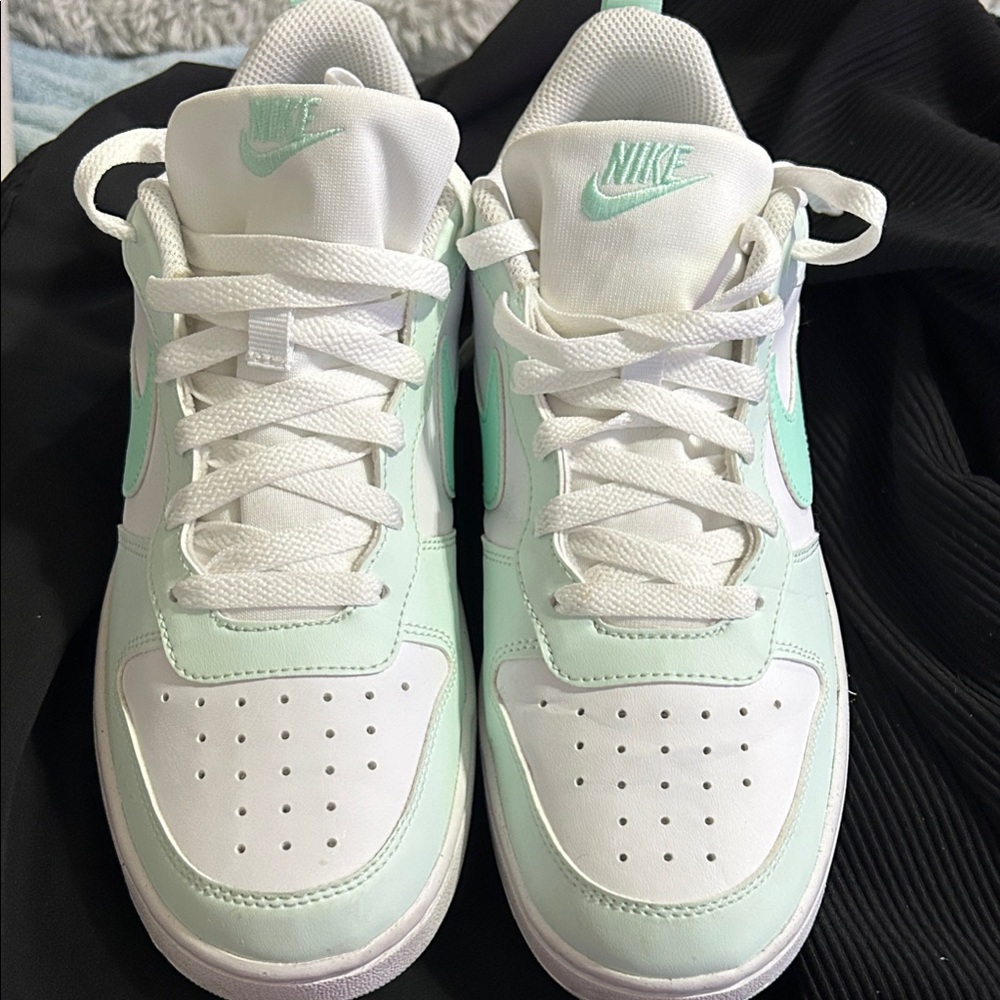 Nike Fresh White and Light Green Sneakers